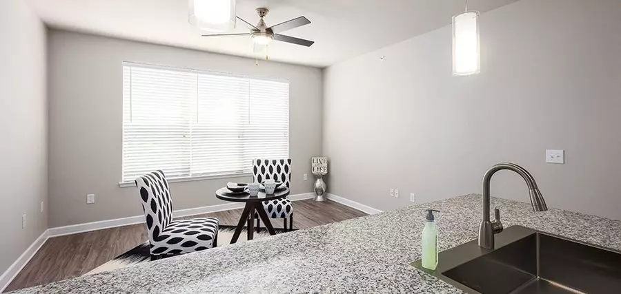 4806 Keller Springs Road, Addison, TX 75001 photo 2