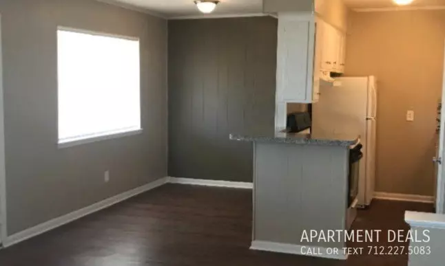 1607 West South Street, Alvin, TX 77511 photo 2