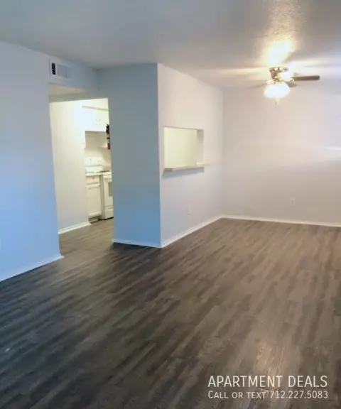 1607 West South Street, Alvin, TX 77511 photo 4