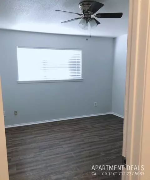 1607 West South Street, Alvin, TX 77511 photo 3
