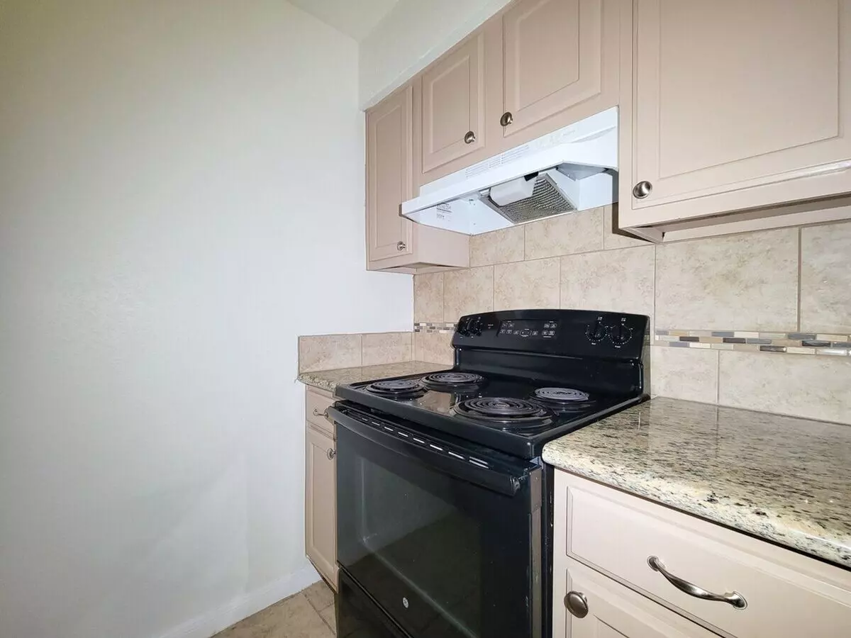 1 Bedroom For Rent! Unit 101 photo 4