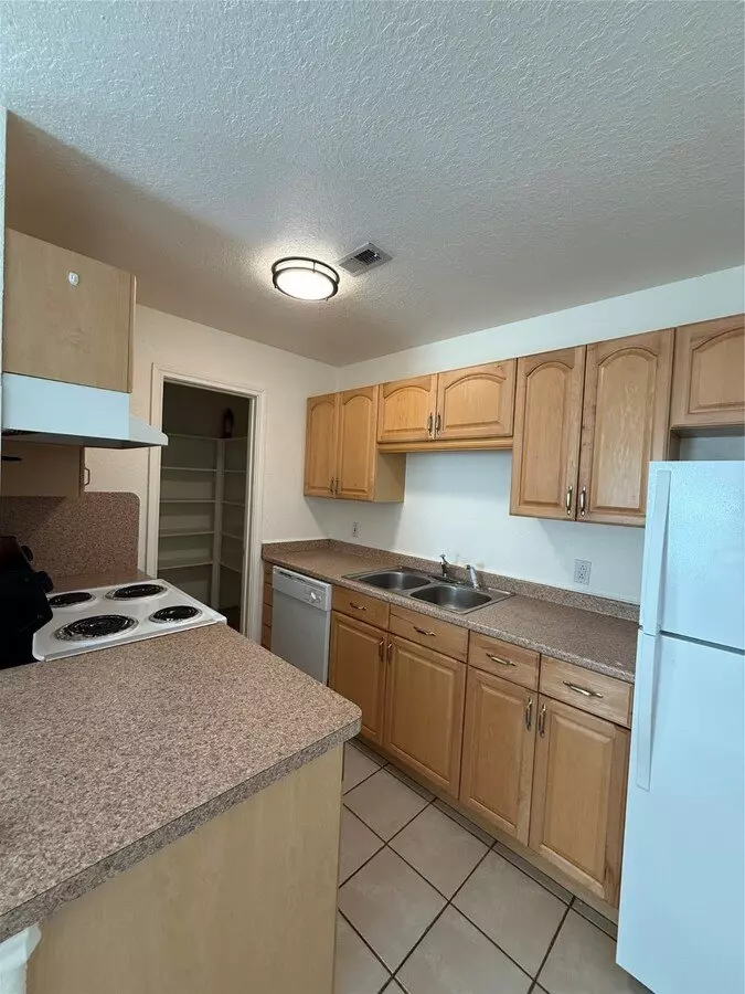 827 Algoa Friendswood Road, Alvin, TX 77511 photo 4