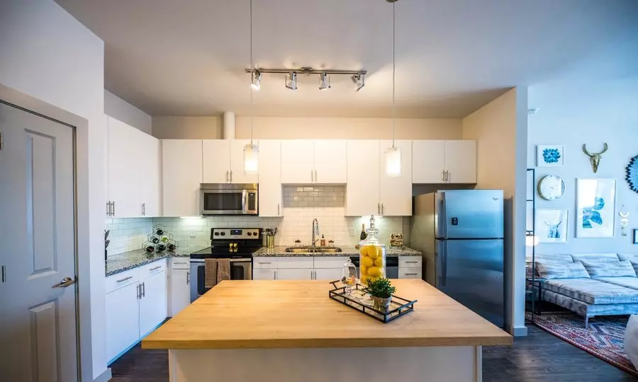 1006 East 5th Street, Austin, TX 78702 photo 2