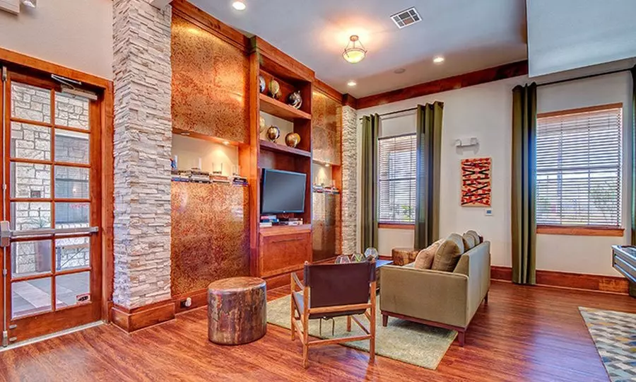 1006 East Howard Lane, Austin, TX 78753 photo 3
