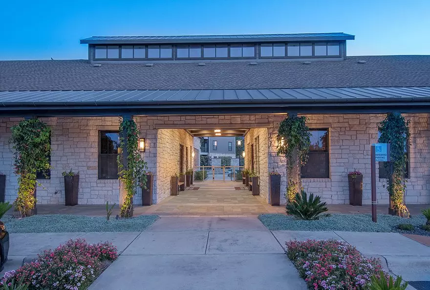 1006 East Howard Lane, Austin, TX 78753 photo 2