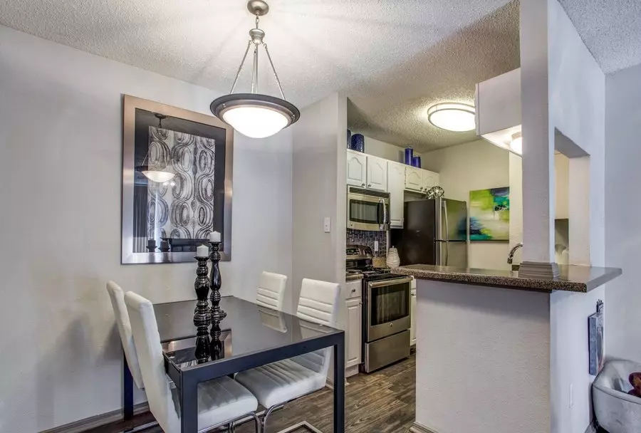 1076 Mearns Meadow Boulevard, Austin, TX 78758 photo 2