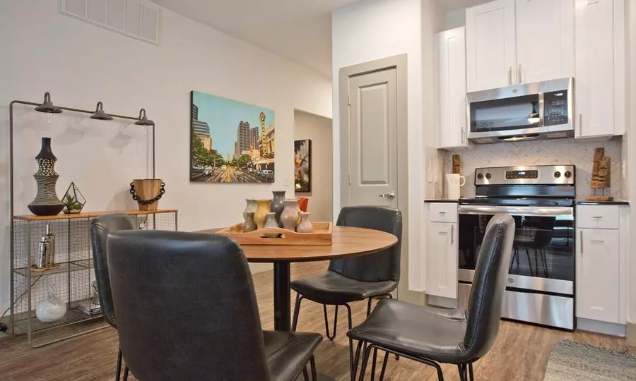 1217 East 5th Street, Austin, TX 78702 photo 2