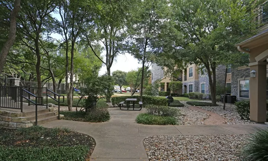 13027 Legendary Drive, Austin, TX 78727 photo 4