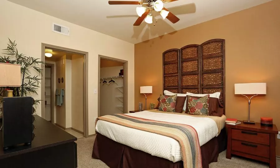 13027 Legendary Drive, Austin, TX 78727 photo 5