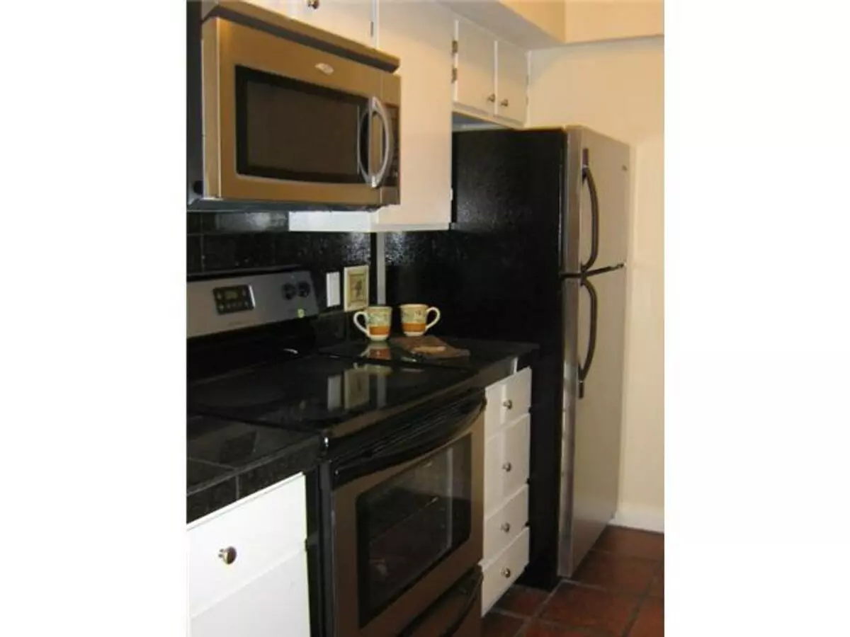 1509  W 39th 1/2 ST photo 3