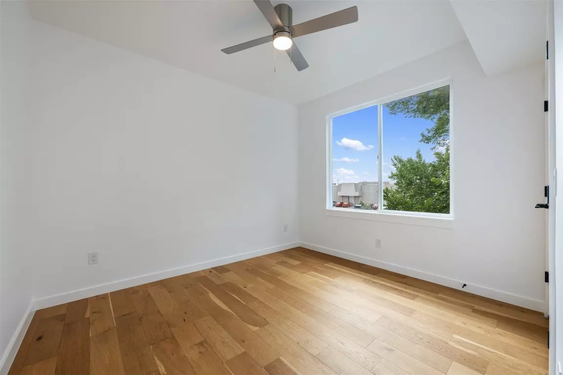 1706 Redd St photo 2