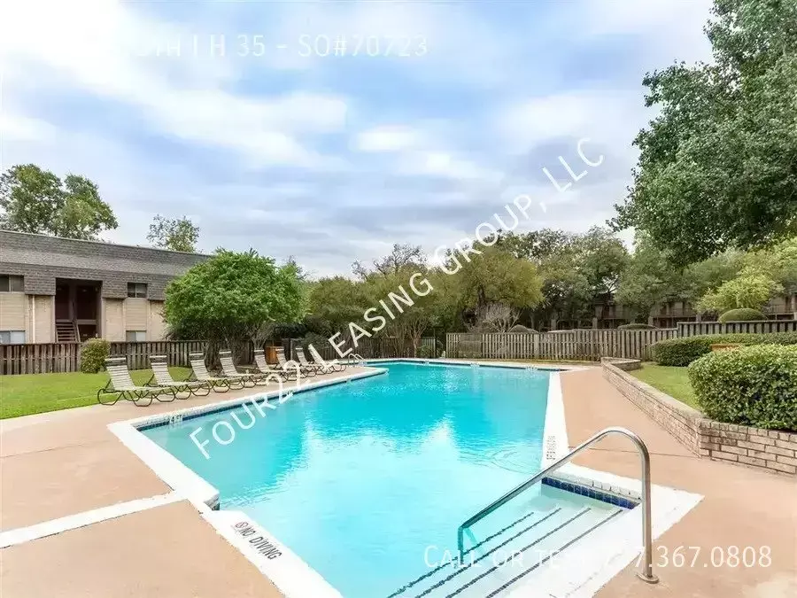 1824 South I H 35 photo 2