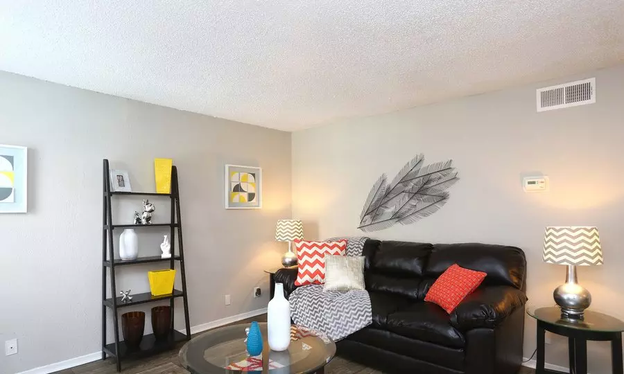 1914 Willow Creek Drive, Austin, TX 78741 photo 2