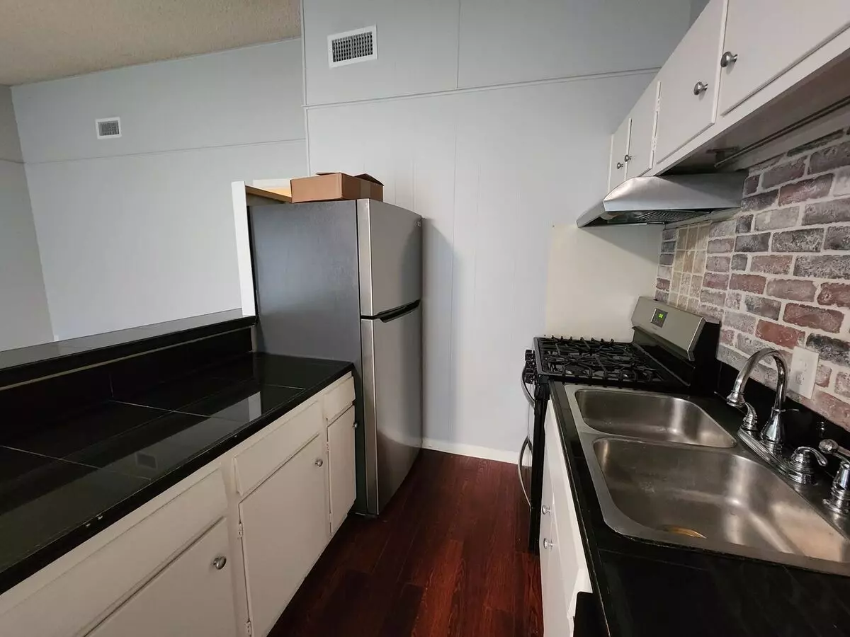 2 Bed In Sought After Hyde Park photo 3