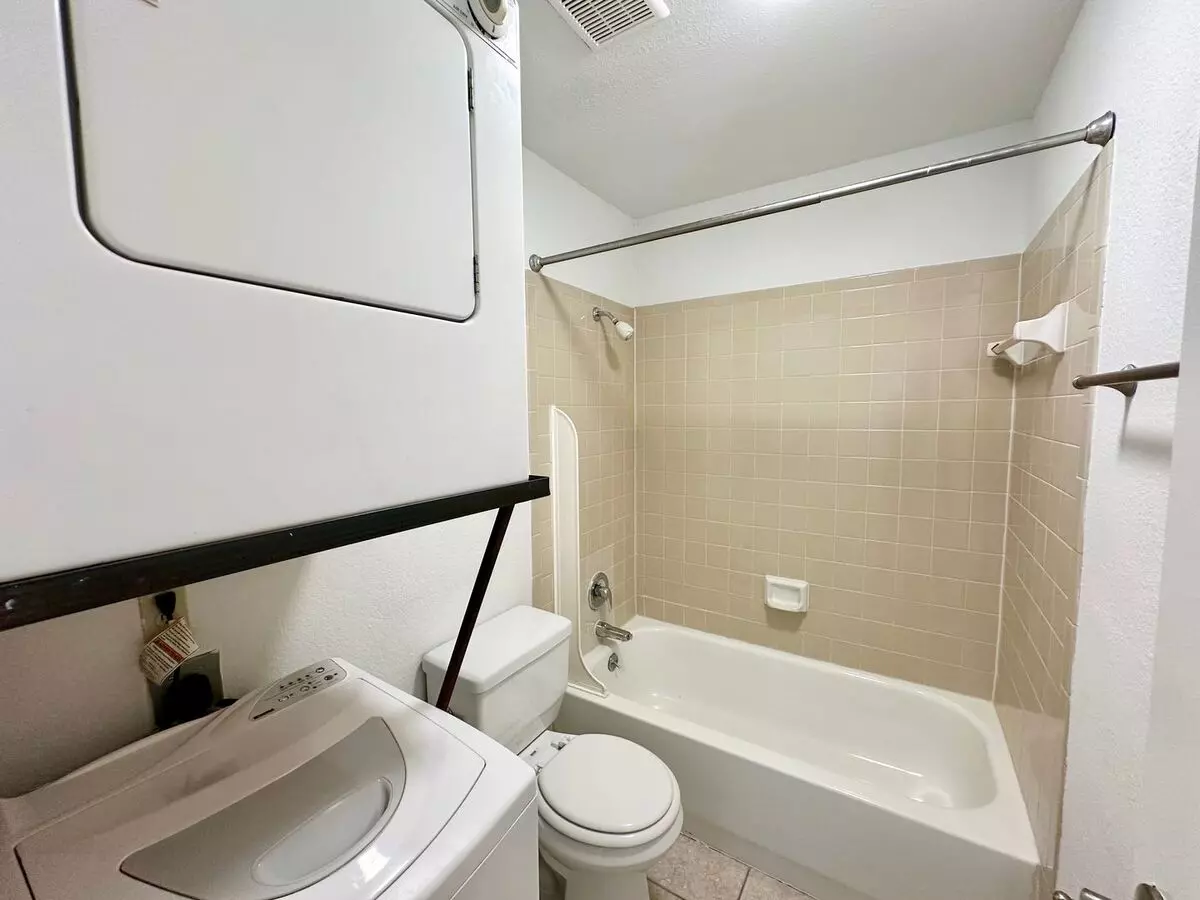 1/1 Apartment Walking Distance To Ut photo 5