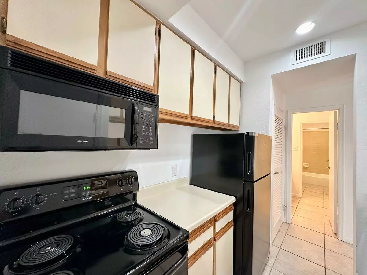 1/1 Apartment Walking Distance To Ut photo 4
