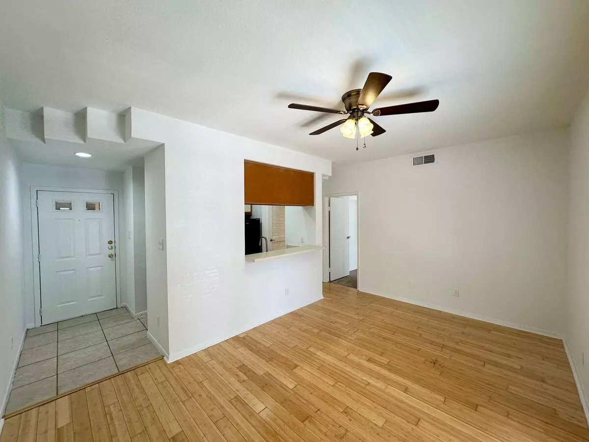 1/1 Apartment Walking Distance To Ut photo 2