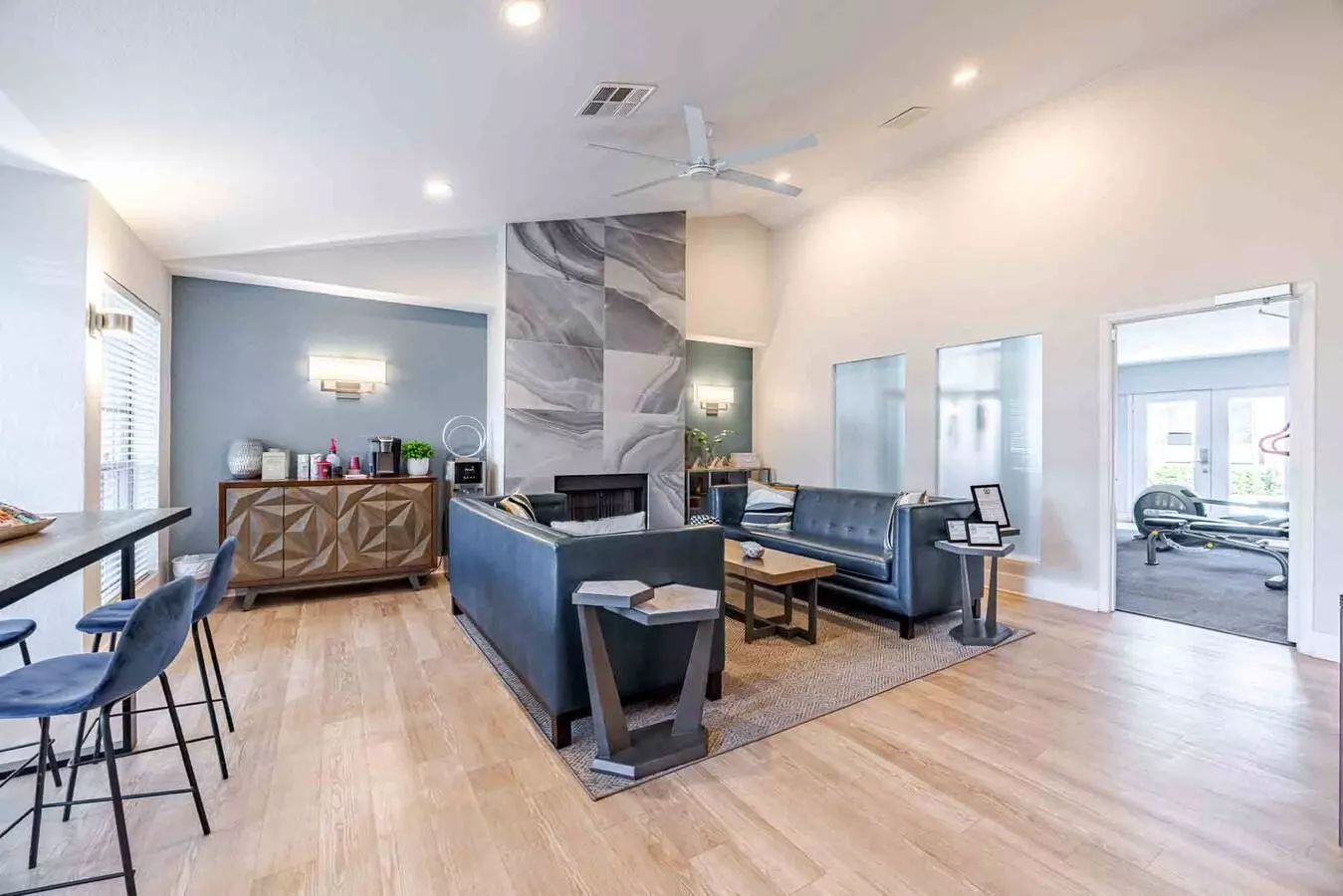 Promontory Point Apartments photo 4