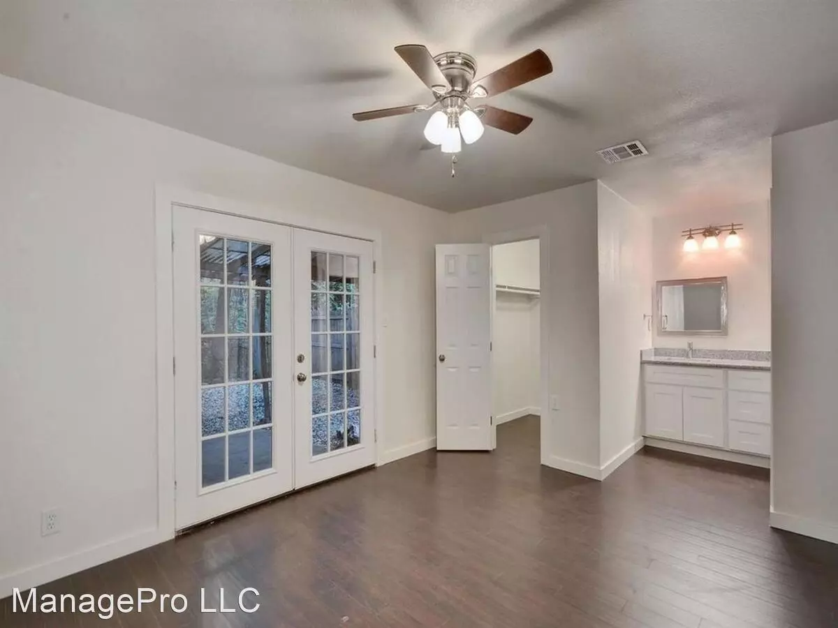 2706 Parker Ln photo 3