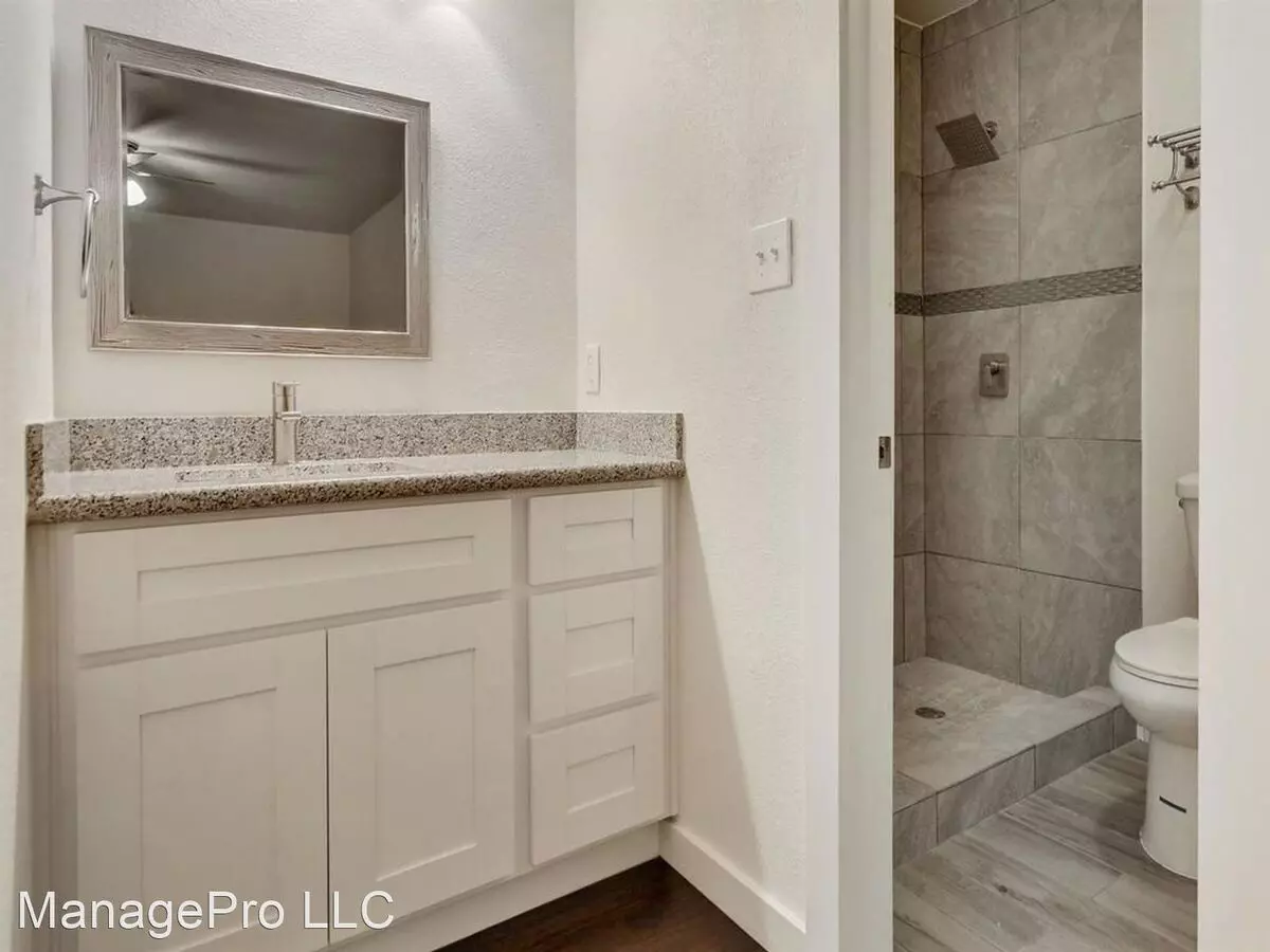 2706 Parker Ln photo 2