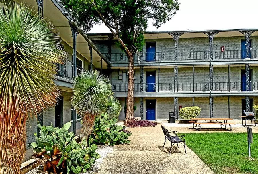 2707 Penny Lane, Austin, TX 78757 photo 2