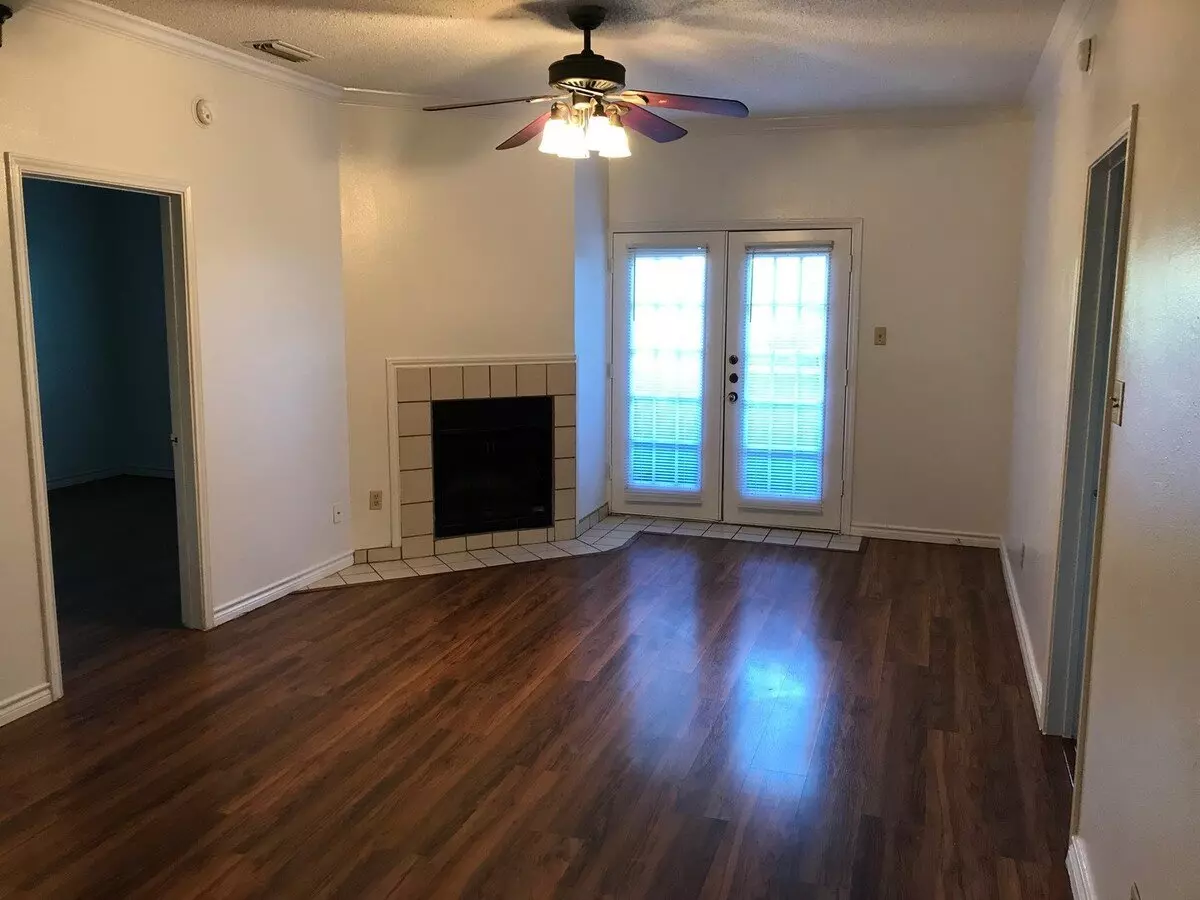 2509 Pearl St photo 3