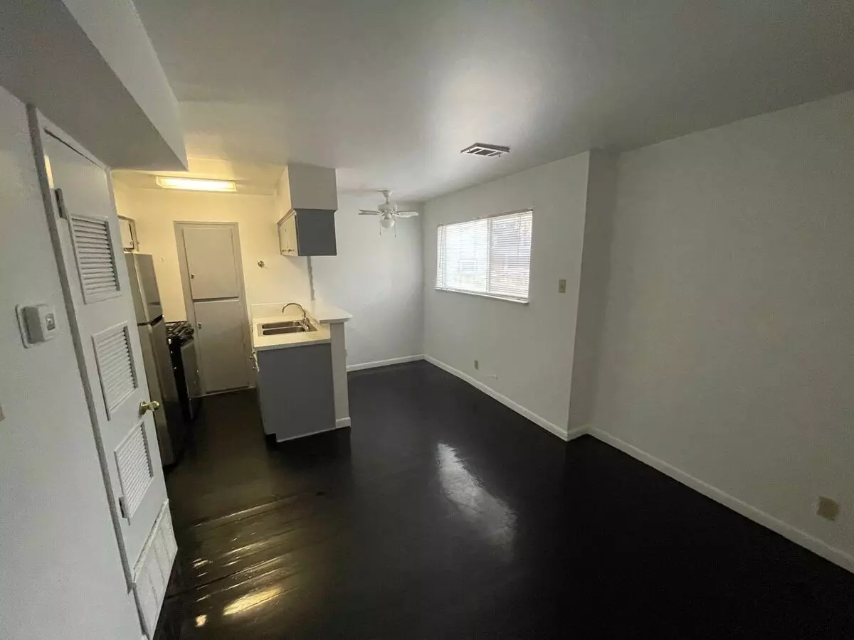 3203 Helms St. photo 3