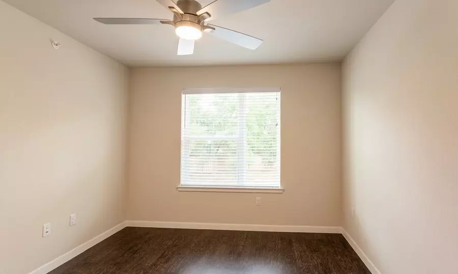 3306 Oak Creek Drive, Austin, TX 78727 photo 4