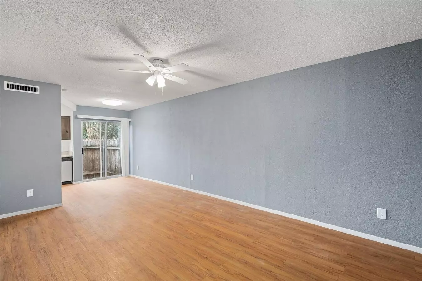 Sola Flats Apartments photo 3