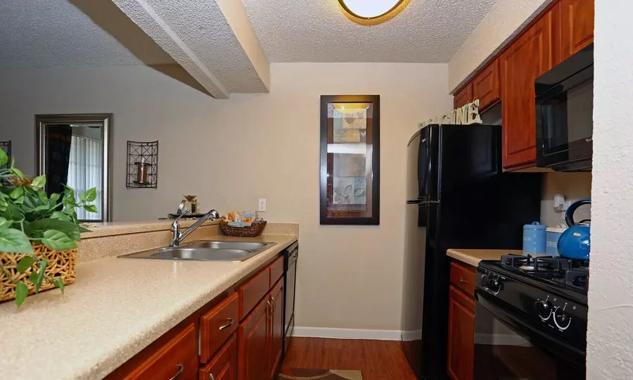 3622 Far W Blvd photo 4