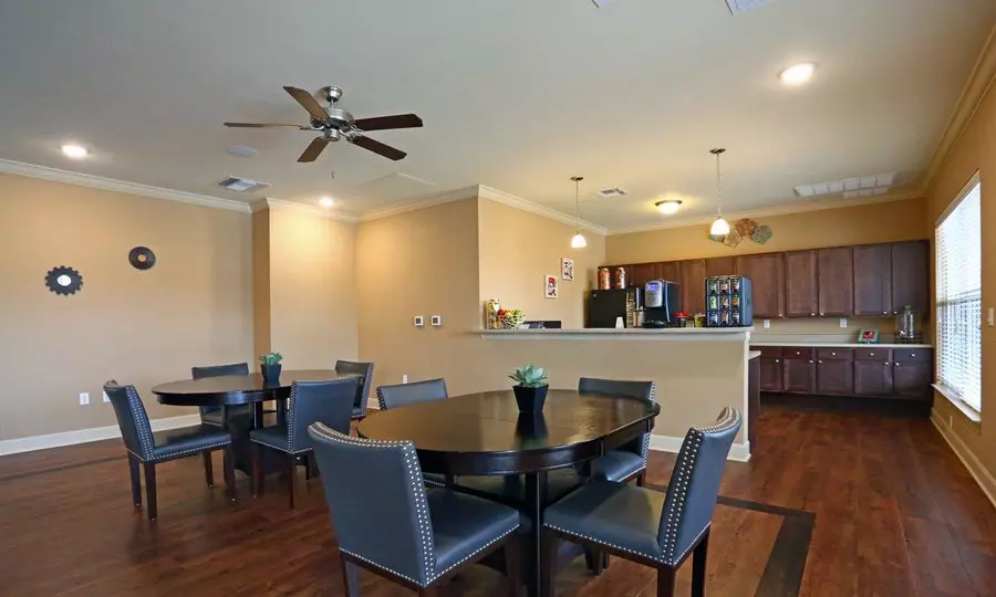3970 E Ben White Blvd photo 3