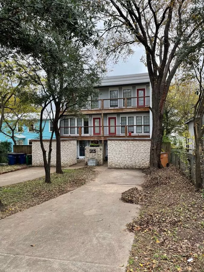4/2 Duplex In West Campus! photo 3