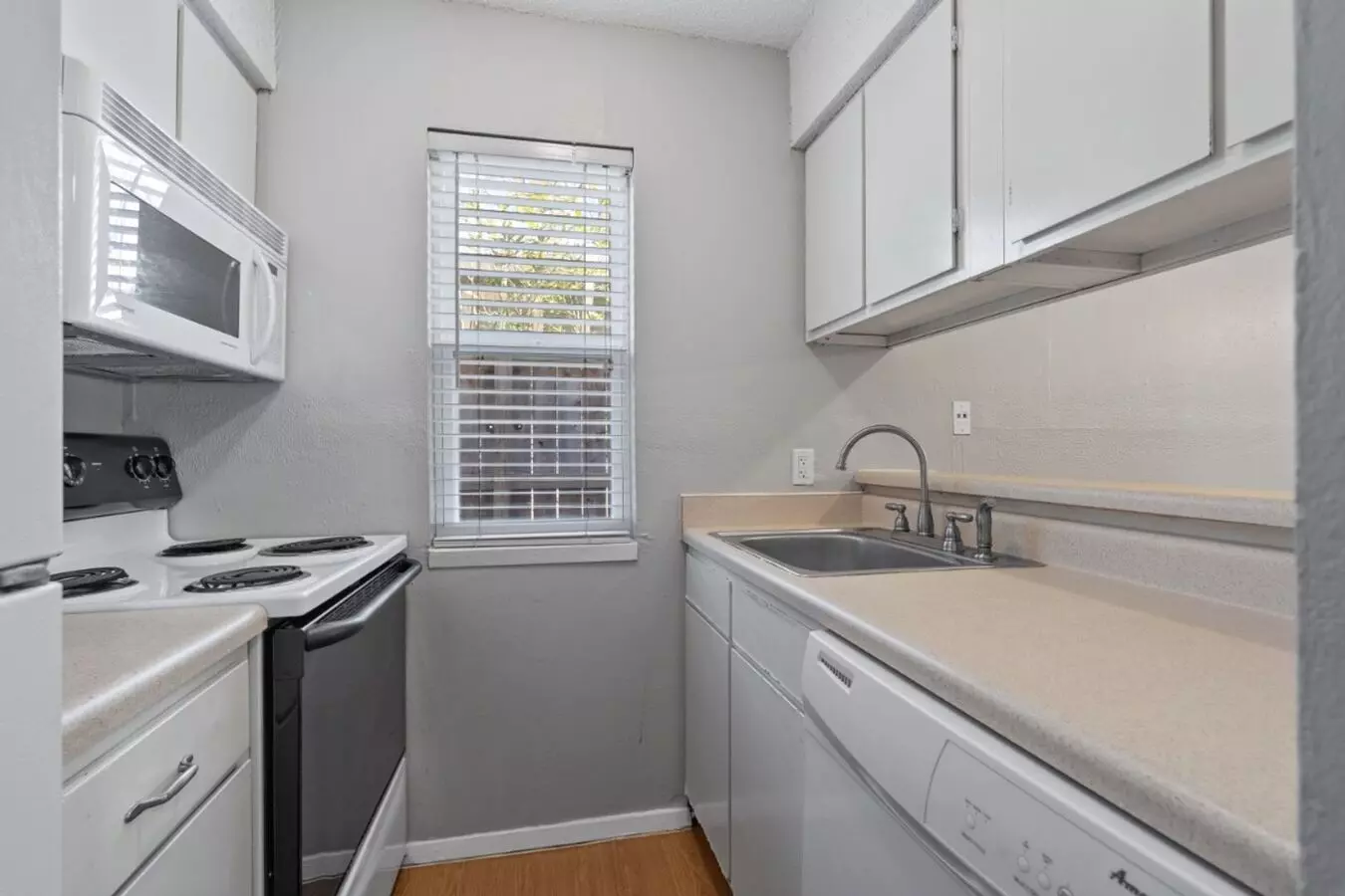 4105 Speedway, Unit 102 photo 2