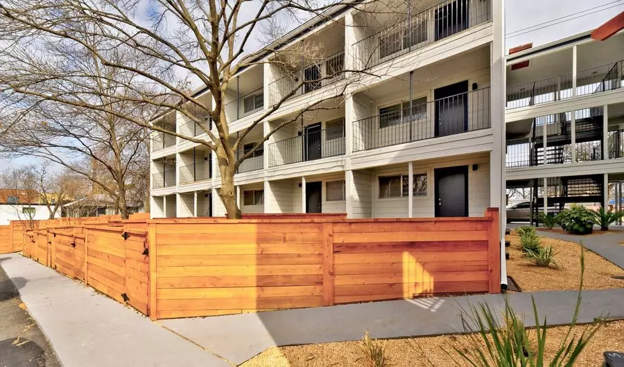415 West 38th Street, Austin, TX 78705 photo 3