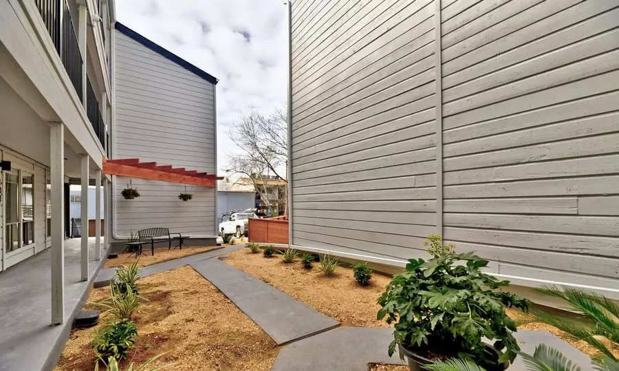415 West 38th Street, Austin, TX 78705 photo 2
