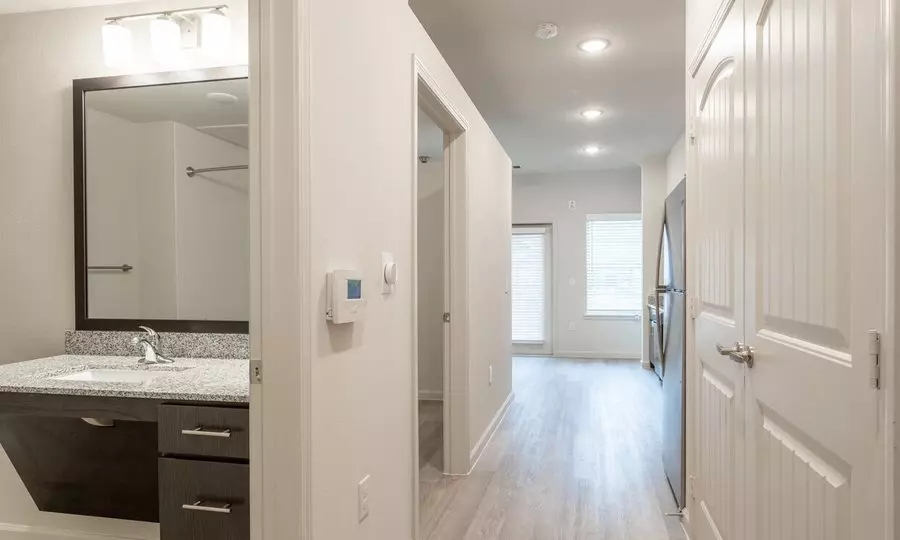 420 East Wonsley Drive, Austin, TX 78753 photo 3