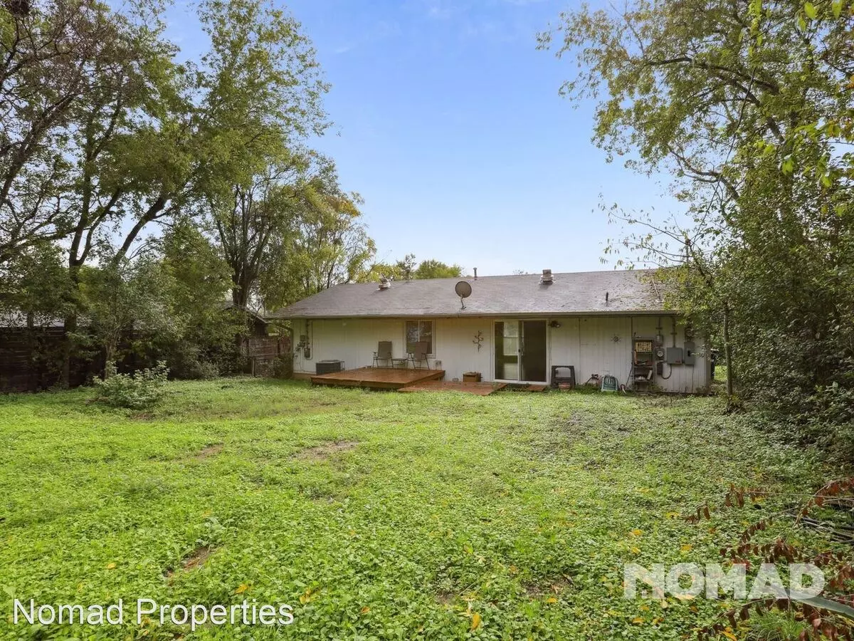 4710 Englewood Dr photo 3