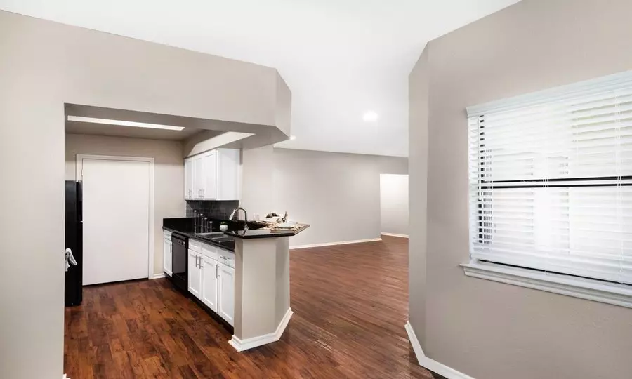 5817 Mesa Drive, Austin, TX 78731 photo 5