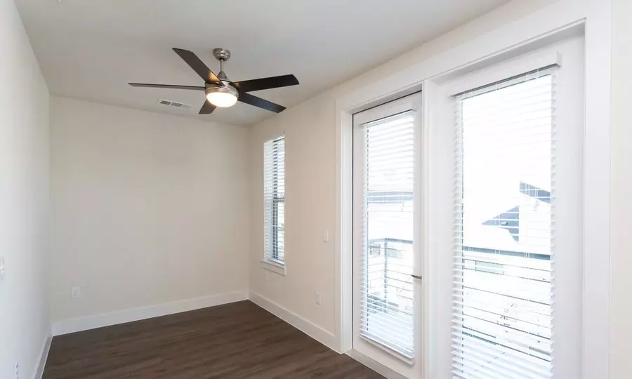 607 W St photo 2