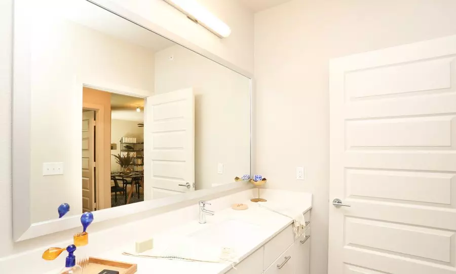 615 Clayton Lane, Austin, TX 78752 photo 2