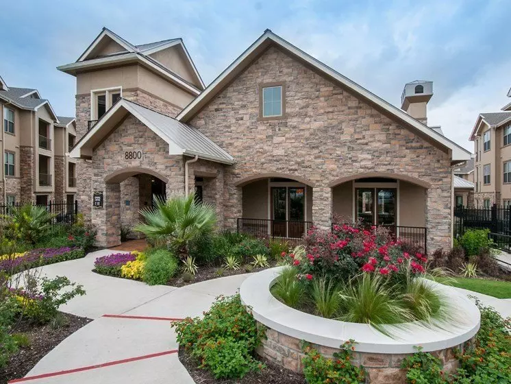 630 Ralph Ablanedo Drive, Austin, TX 78748 photo 3