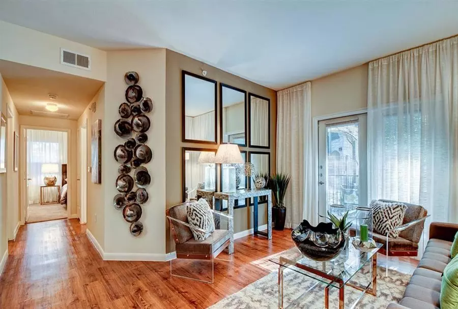 631 East Stassney Lane, Austin, TX 78745 photo 3