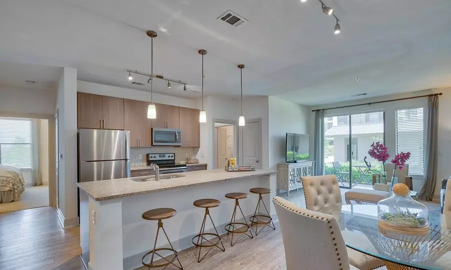6607 Rialto Boulevard, Austin, TX 78735 photo 2