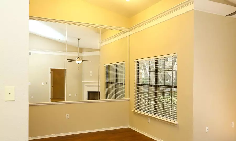 6707 Brodie Lane, Austin, TX 78745 photo 2