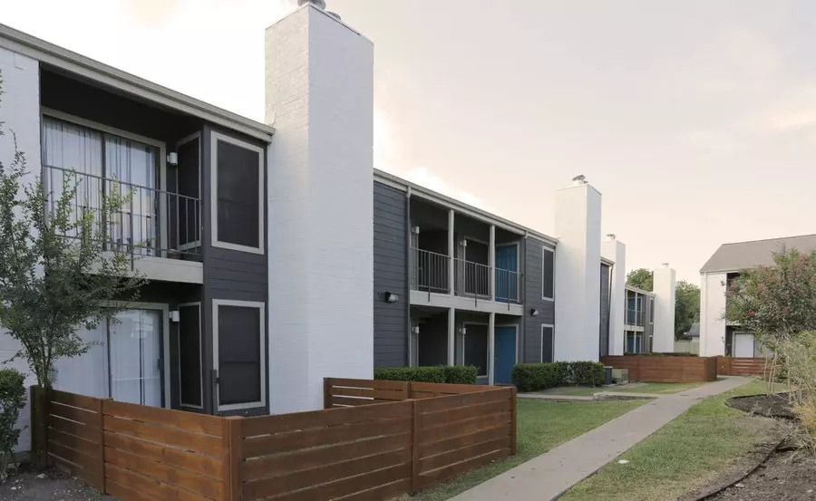 6723 Cooper Lane, Austin, TX 78745 photo 2