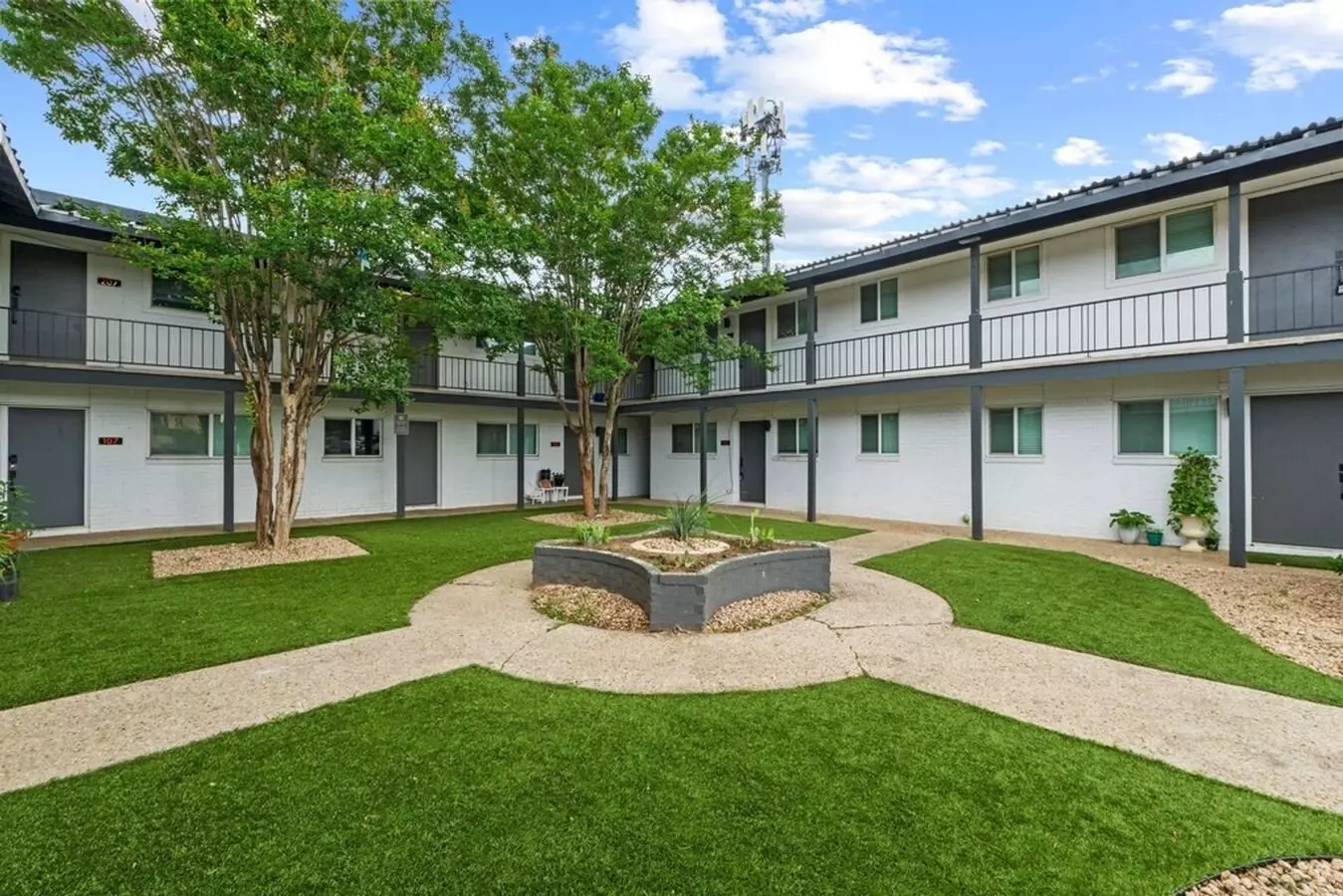 CrestHaus Apartments, LLC photo 3