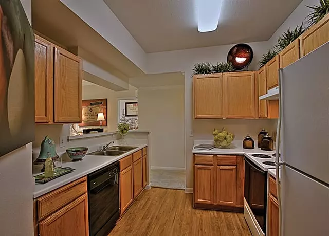 801 West 38th Street, Austin, TX 78705 photo 2