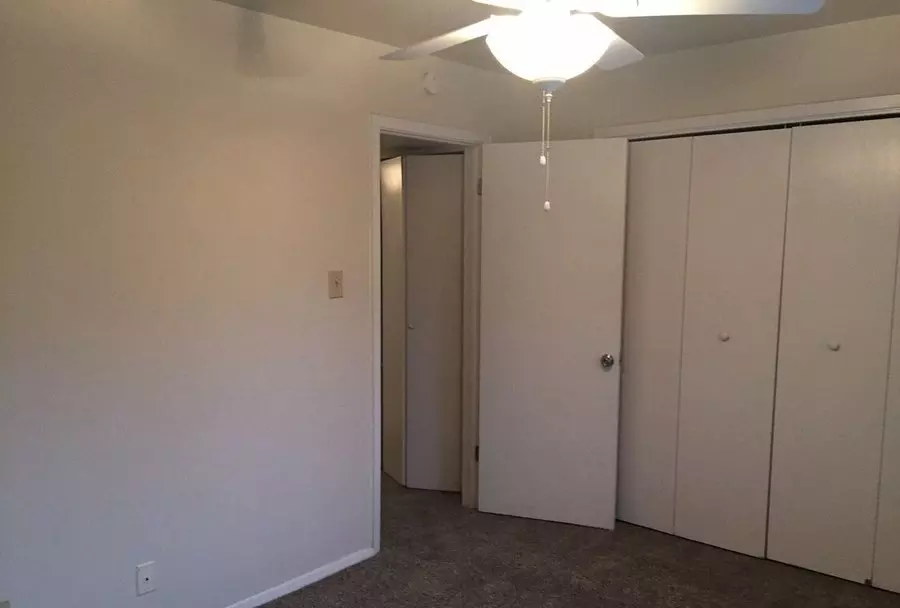 8621 Rockwood Lane, Austin, TX 78757 photo 2