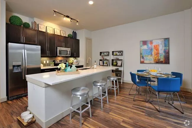 90 Red River St photo 2