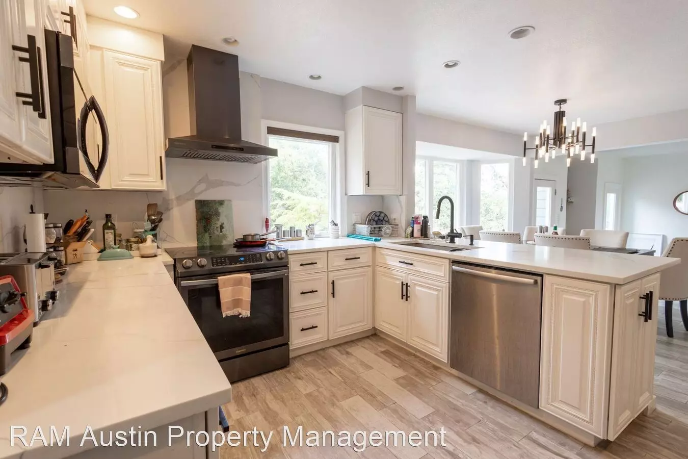 9406 Mystic Oaks Trail, Austin, TX 78750 photo 4